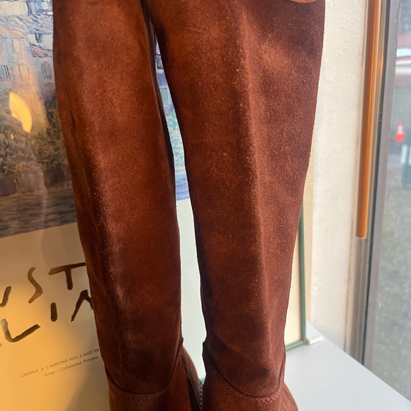 Beautiful Vince Equestrian brown suede boots, made in Italy, size 7, old money - Picture 10 of 16